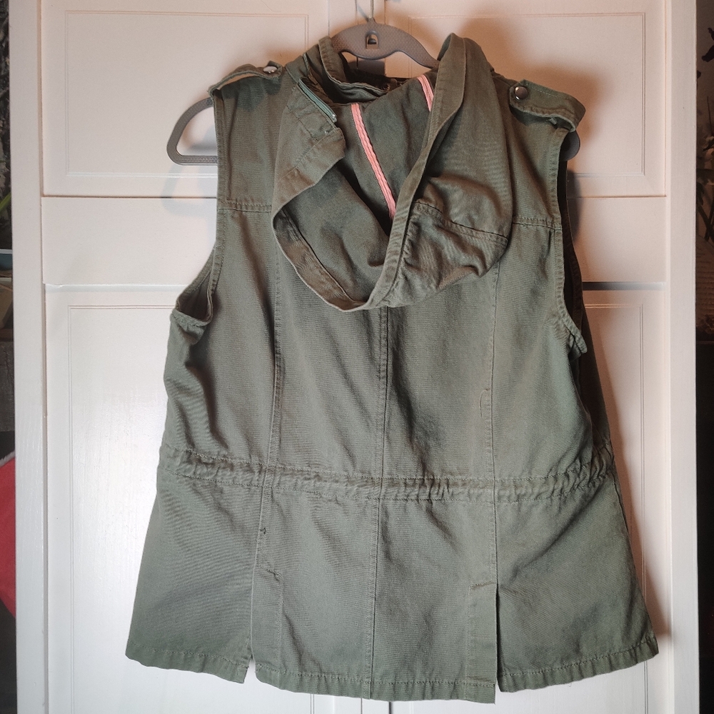 Source Unknown Olive Green Sleeveless Vest